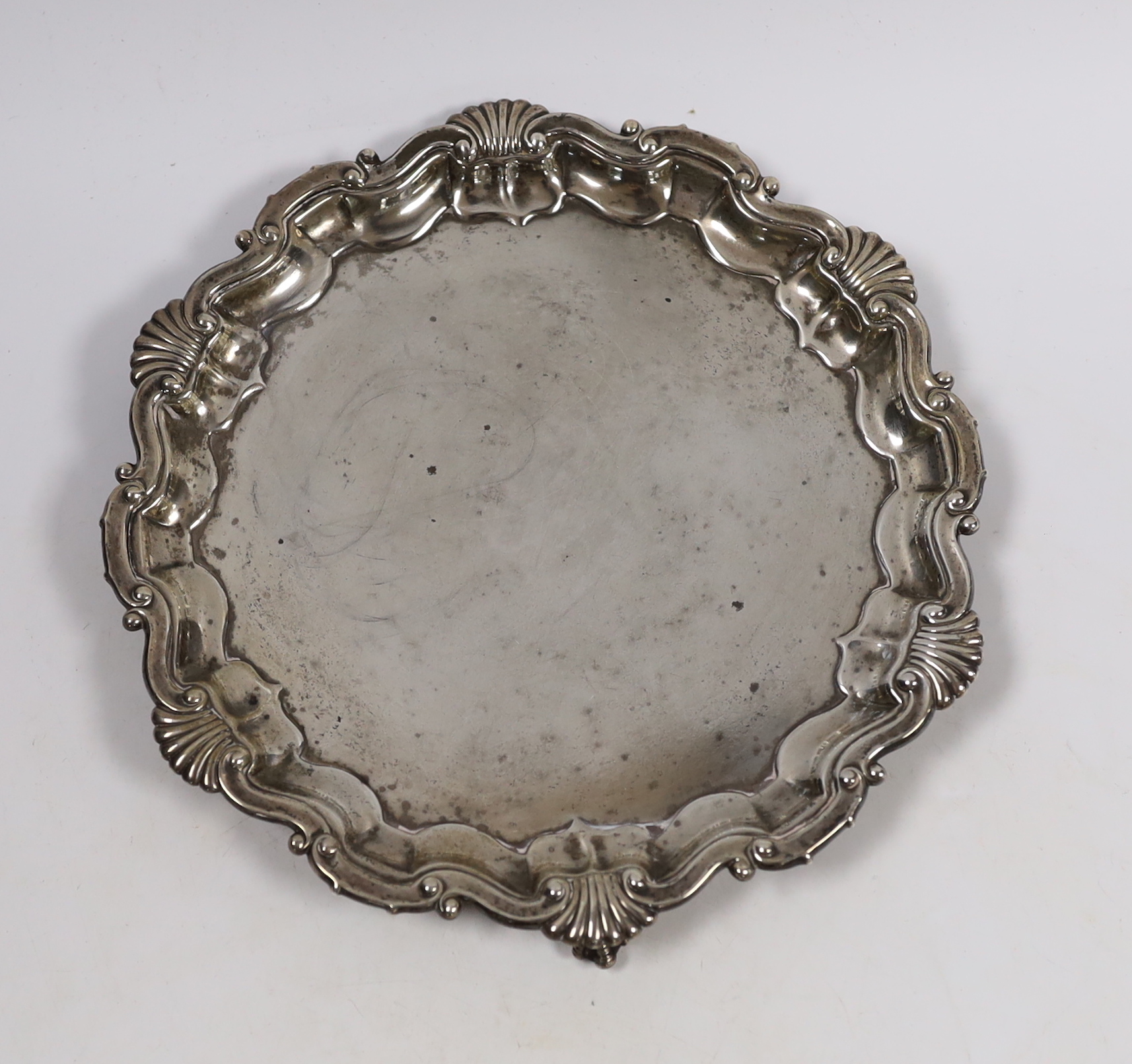 An Edwardian silver salver, by Goldsmiths & Silversmiths Co Ltd, London, 1906, 21.4cm, 11.2oz.